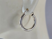 Load image into Gallery viewer, Womens Vintage Estate Sterling Silver Hoop Earrings 2.6g #E3808