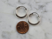 Load image into Gallery viewer, Womens Vintage Estate Sterling Silver Hoop Earrings 2.6g #E3808