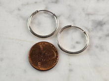 Load image into Gallery viewer, Womens Vintage Estate Sterling Silver Hoop Earrings 1.5g #E3812