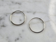 Load image into Gallery viewer, Womens Vintage Estate Sterling Silver Hoop Earrings 1.4g #E3813