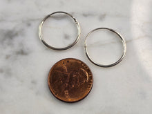 Load image into Gallery viewer, Womens Vintage Estate Sterling Silver Hoop Earrings 1.4g #E3813