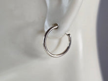 Load image into Gallery viewer, Womens Vintage Estate Sterling Silver Hoop Earrings 0.7g #E3814