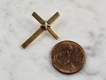 Load image into Gallery viewer, Vintage Estate 14K Yellow Gold Religious Cross Pendant, 1.4g E3938
