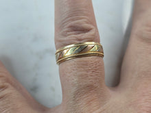 Load image into Gallery viewer, Mens Vintage Estate 14k Mixed Gold Artcarved Wedding Band Ring 5.6g E3940