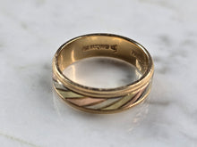 Load image into Gallery viewer, Womens Vintage Estate 14k Mixed Gold Artcarved Wedding Band Ring 5.2g E3941