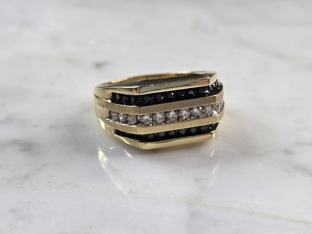 Mens Vintage Estate 14K Yellow Gold Black Diamond Ring 8.4g E3943