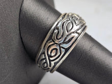 Load image into Gallery viewer, Mens Vintage Estate Sterling Silver Celtic Eternity Knot Ring 9.0g E3956