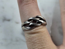Load image into Gallery viewer, Womens Vintage Estate Sterling Silver Celtic Eternity Knot Ring 4.3g E3963