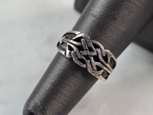 Load image into Gallery viewer, Womens Vintage Estate Sterling Silver Celtic Eternity Knot Ring 3.9g E3964