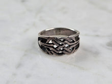 Load image into Gallery viewer, Womens Vintage Estate Sterling Silver Celtic Eternity Knot Ring 3.9g E3964