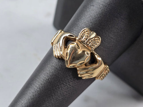 Mens Vintage Estate 14k Yellow Gold Irish Claddagh Ring 5.3g #E3983