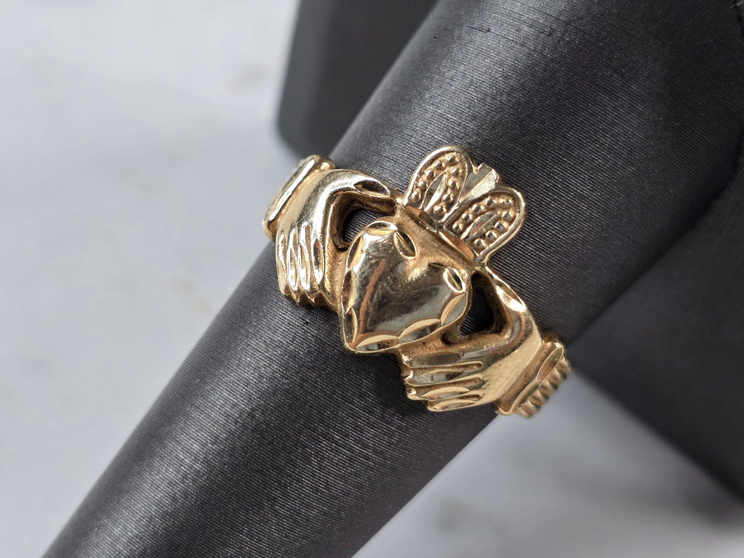 Mens Vintage Estate 14k Yellow Gold Irish Claddagh Ring 5.3g #E3983