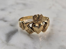 Load image into Gallery viewer, Mens Vintage Estate 14k Yellow Gold Irish Claddagh Ring 5.3g #E3983