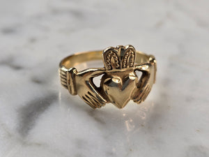 Mens Vintage Estate 14k Yellow Gold Irish Claddagh Ring 5.3g #E3983