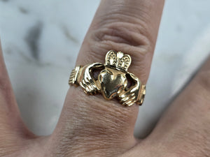Mens Vintage Estate 14k Yellow Gold Irish Claddagh Ring 5.3g #E3983