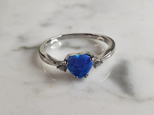 Load image into Gallery viewer, Womens Estate Sterling Silver Modernist Blue Opal Heart Ring 1.9g E4000