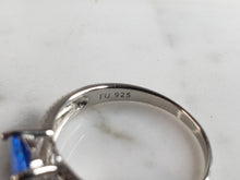 Load image into Gallery viewer, Womens Estate Sterling Silver Modernist Blue Opal Heart Ring 1.9g E4007