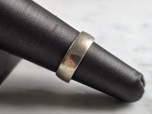 Load image into Gallery viewer, Womens Vintage Estate Sterling Silver Wedding Band Ring 3.6g E4008