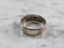 Load image into Gallery viewer, Womens Vintage Estate Sterling Silver Wedding Band Ring 3.6g E4008