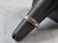 Load image into Gallery viewer, Womens Vintage Estate Sterling Silver Wedding Band Ring 2.8g E4009
