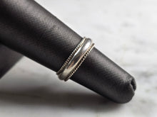 Load image into Gallery viewer, Womens Vintage Estate Sterling Silver Wedding Band Ring 2.8g E4009