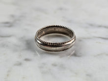 Load image into Gallery viewer, Womens Vintage Estate Sterling Silver Wedding Band Ring 2.8g E4009