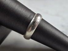 Load image into Gallery viewer, Womens Vintage Estate Sterling Silver Wedding Band Ring 1.3g E4010