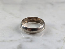 Load image into Gallery viewer, Womens Vintage Estate Sterling Silver Wedding Band Ring 1.3g E4010