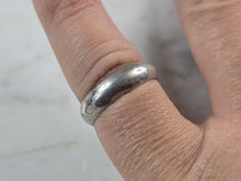 Load image into Gallery viewer, Womens Vintage Estate Sterling Silver Wedding Band Ring 1.3g E4010