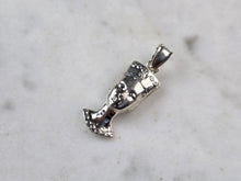 Load image into Gallery viewer, Womens Sterling Silver Queen Nefertiti Pendant Necklace 3.1g E4012