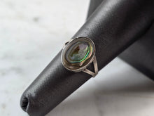 Load image into Gallery viewer, Womens Vintage Estate Sterling Silver Modernist Abalone Ring 2.1g E4015