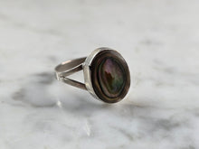 Load image into Gallery viewer, Womens Vintage Estate Sterling Silver Modernist Abalone Ring 2.1g E4015
