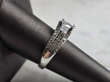 Load image into Gallery viewer, Womens Vintage Estate Sterling Silver Modernist CZ Ring 5.7g E4021