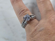 Load image into Gallery viewer, Womens Vintage Estate Sterling Silver Modernist CZ Ring 5.7g E4021