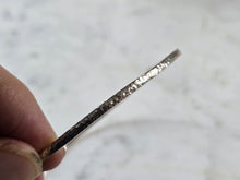 Load image into Gallery viewer, Womens Vintage Estate Sterling Silver Bangle Bracelet 8.0g E4082