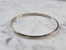 Load image into Gallery viewer, Womens Vintage Estate Sterling Silver Bangle Bracelet 12.2g E4087