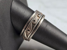 Load image into Gallery viewer, Mens Vintage Estate Sterling Silver Tsunami Wave Spinning Fidget Ring 9.9g E4102
