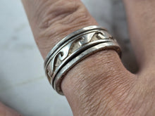 Load image into Gallery viewer, Mens Vintage Estate Sterling Silver Tsunami Wave Spinning Fidget Ring 9.9g E4102