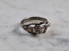 Load image into Gallery viewer, Womens Vintage Sterling Silver Holding Hands Friendship Ring 3.2g #E4104