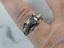 Load image into Gallery viewer, Womens Vintage Sterling Silver Holding Hands Friendship Ring 3.2g #E4104