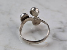 Load image into Gallery viewer, Womens Vintage Estate Sterling Silver Modernist Faux Pearl Ring 4.9g E4109