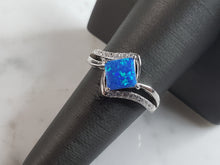 Load image into Gallery viewer, Womens Sterling Silver Modernist Blue Opal Ring 3.6g E4116