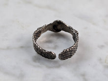 Load image into Gallery viewer, Womens Vintage Sterling Silver Holding Hands Friendship Ring 2.6g #E4130