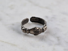 Load image into Gallery viewer, Womens Vintage Sterling Silver Holding Hands Friendship Ring 2.6g #E4130