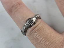 Load image into Gallery viewer, Womens Vintage Sterling Silver Holding Hands Friendship Ring 2.6g #E4130