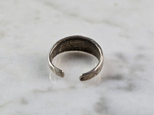 Load image into Gallery viewer, Womens Vintage Estate Sterling Silver Floral Toe Ring 1.2g, E4145