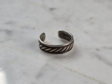 Load image into Gallery viewer, Womens Vintage Estate Sterling Silver Modernist Toe Ring 1.7g, E4146