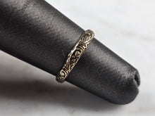 Load image into Gallery viewer, Womens Vintage Estate Sterling Silver Stackable Engraved Band Ring 1.2g E4148