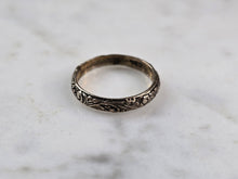 Load image into Gallery viewer, Womens Vintage Estate Sterling Silver Stackable Engraved Band Ring 1.2g E4148