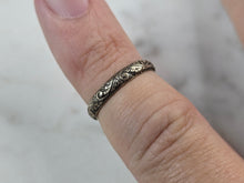 Load image into Gallery viewer, Womens Vintage Estate Sterling Silver Stackable Engraved Band Ring 1.2g E4148